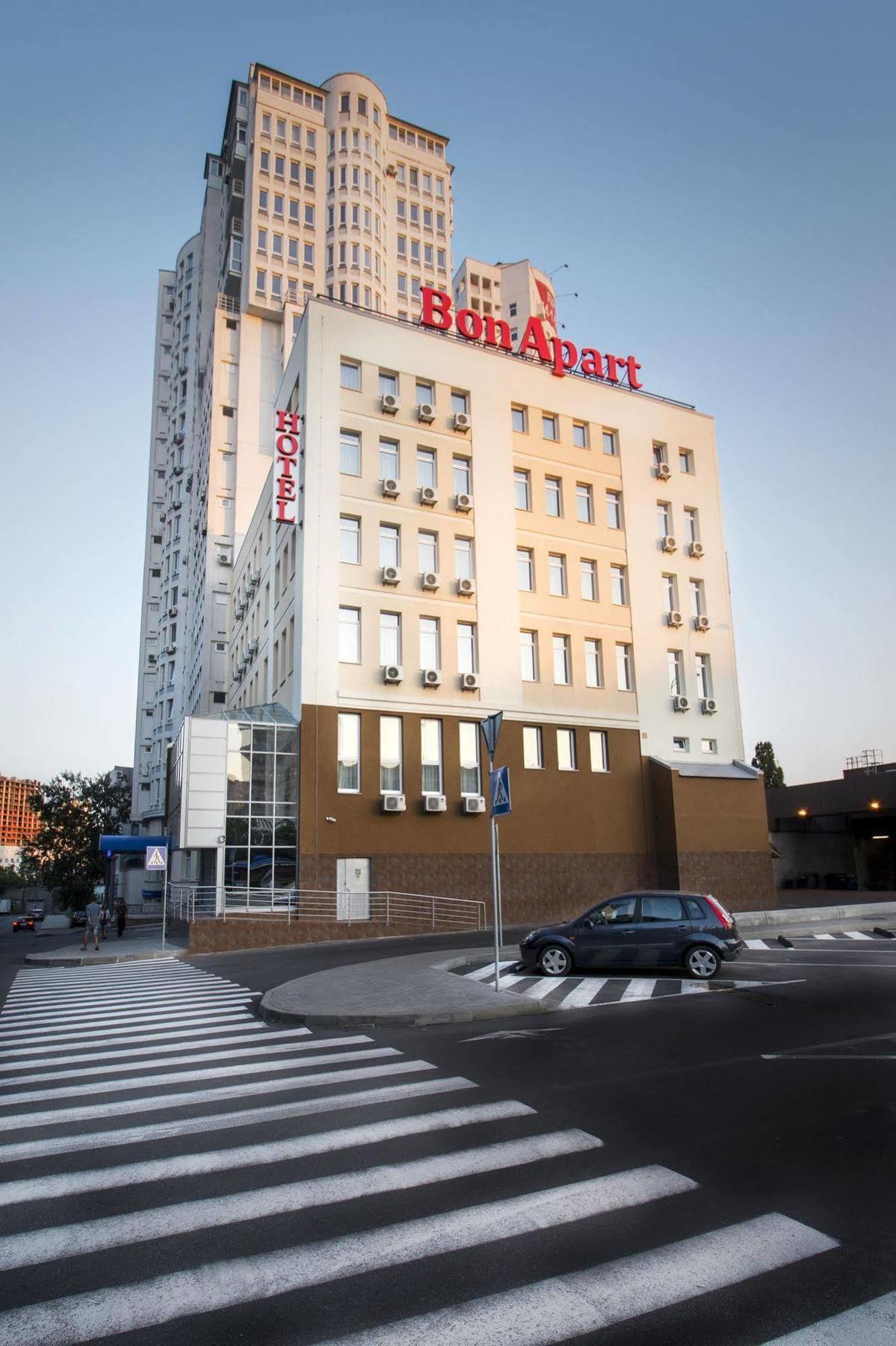 Bonapart Hotel By Uhm Kiev Exterior foto