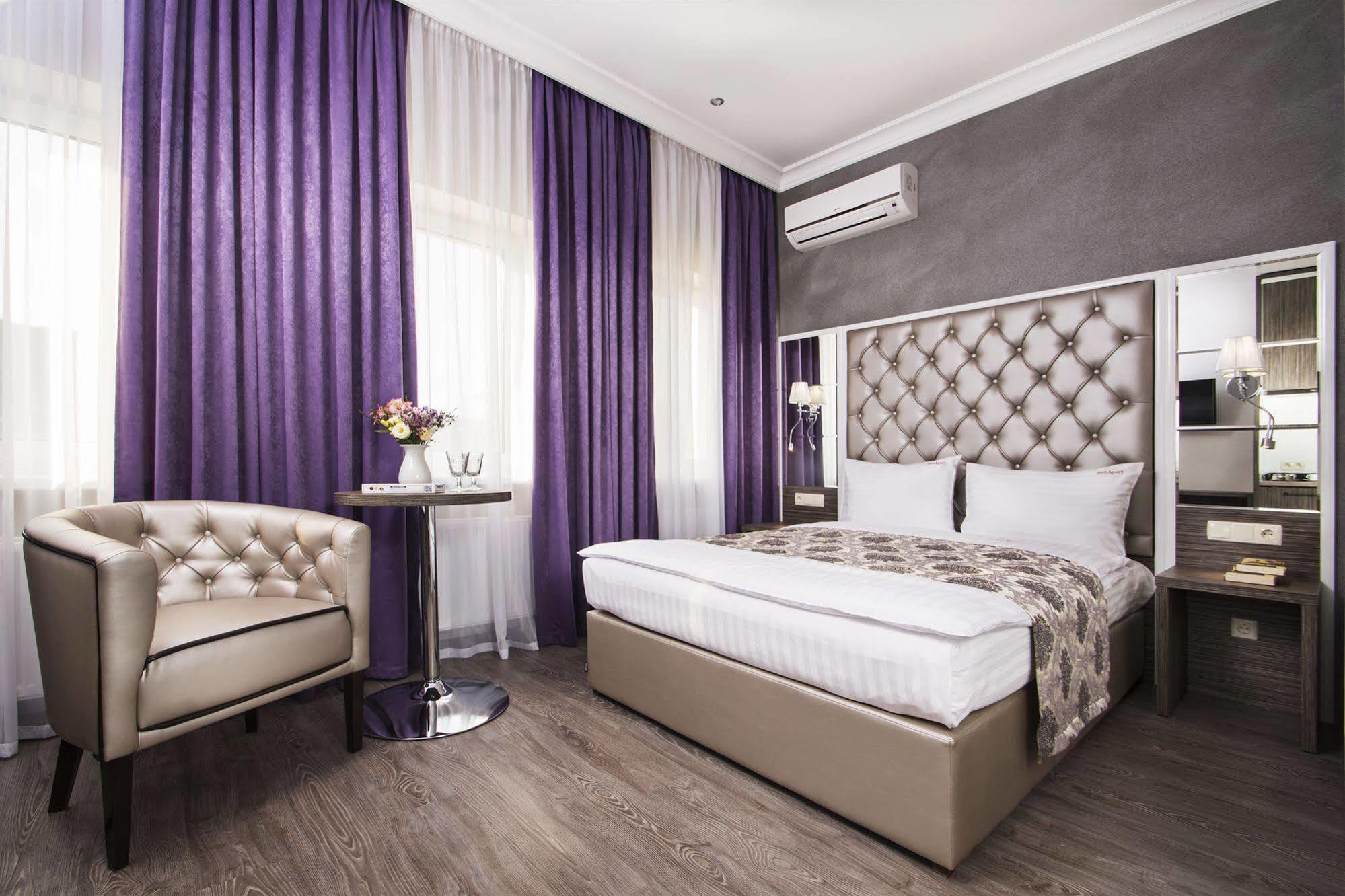 Bonapart Hotel By Uhm Kiev Exterior foto