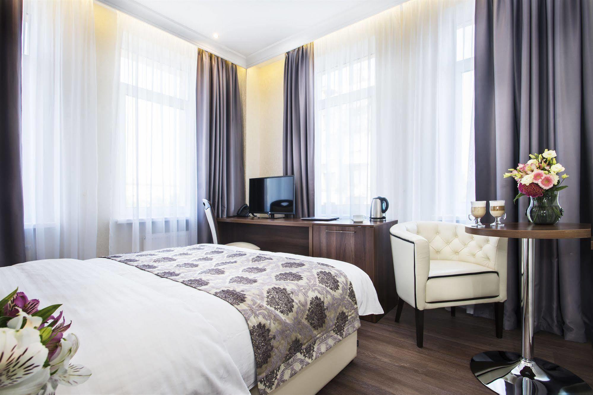 Bonapart Hotel By Uhm Kiev Exterior foto