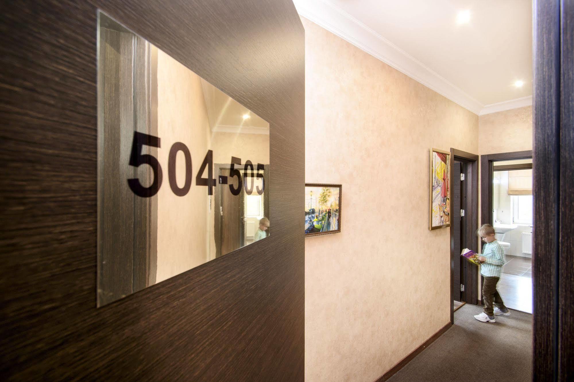 Bonapart Hotel By Uhm Kiev Exterior foto